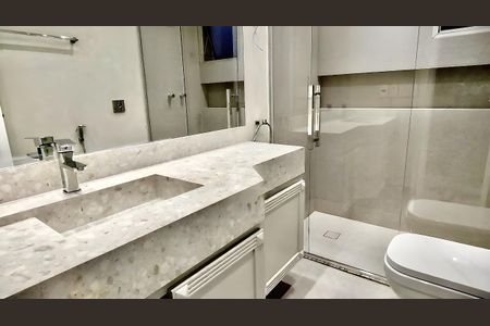 Apartamento para alugar com 232m², 3 quartos e 3 vagas Apartamento para alugar com 232m², 3 quartos e 3 vagasBanheiro da Suíte 2
