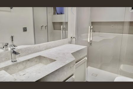 Apartamento para alugar com 232m², 3 quartos e 3 vagas Apartamento para alugar com 232m², 3 quartos e 3 vagasBanheiro da Suíte 2