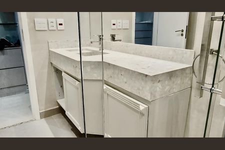 Apartamento para alugar com 232m², 3 quartos e 3 vagas Apartamento para alugar com 232m², 3 quartos e 3 vagasBanheiro da Suíte 3