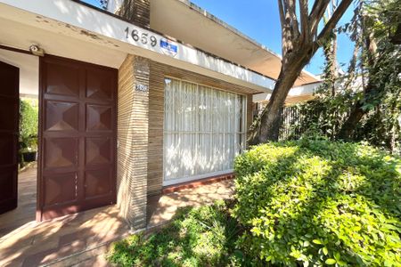 Casa à venda com 250m², 3 quartos e 6 vagas Casa à venda com 250m², 3 quartos e 6 vagasJardim