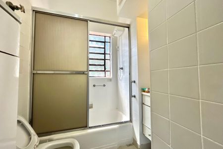 Casa à venda com 250m², 3 quartos e 6 vagas Casa à venda com 250m², 3 quartos e 6 vagasBanheiro Corredor