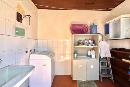 Casa à venda com 250m², 3 quartos e 6 vagas Casa à venda com 250m², 3 quartos e 6 vagasÁrea de Serviço