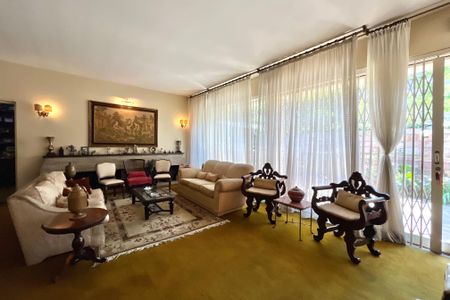 Casa à venda com 250m², 3 quartos e 6 vagas Casa à venda com 250m², 3 quartos e 6 vagasSala