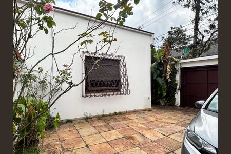 Casa à venda com 250m², 3 quartos e 6 vagas Casa à venda com 250m², 3 quartos e 6 vagasGaragem