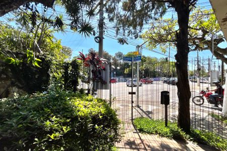 Casa à venda com 250m², 3 quartos e 6 vagas Casa à venda com 250m², 3 quartos e 6 vagasJardim