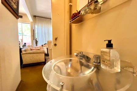 Casa à venda com 250m², 3 quartos e 6 vagas Casa à venda com 250m², 3 quartos e 6 vagasLavabo