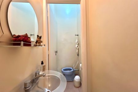 Casa à venda com 250m², 3 quartos e 6 vagas Casa à venda com 250m², 3 quartos e 6 vagasLavabo