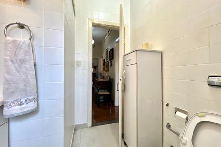 Casa à venda com 250m², 3 quartos e 6 vagas Casa à venda com 250m², 3 quartos e 6 vagasBanheiro Corredor