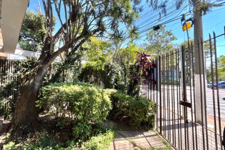 Casa à venda com 250m², 3 quartos e 6 vagas Casa à venda com 250m², 3 quartos e 6 vagasJardim