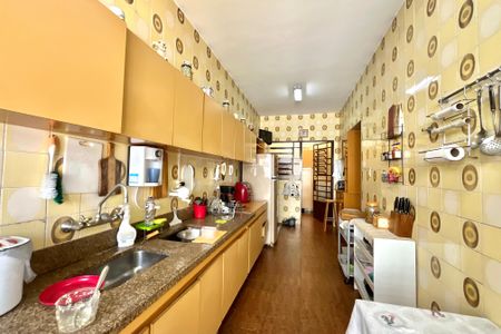 Casa à venda com 250m², 3 quartos e 6 vagas Casa à venda com 250m², 3 quartos e 6 vagasCozinha