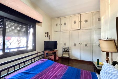 Casa à venda com 250m², 3 quartos e 6 vagas Casa à venda com 250m², 3 quartos e 6 vagasSuíte