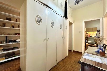 Casa à venda com 250m², 3 quartos e 6 vagas Casa à venda com 250m², 3 quartos e 6 vagasCorredor