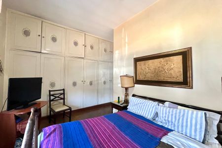 Casa à venda com 250m², 3 quartos e 6 vagas Casa à venda com 250m², 3 quartos e 6 vagasSuíte