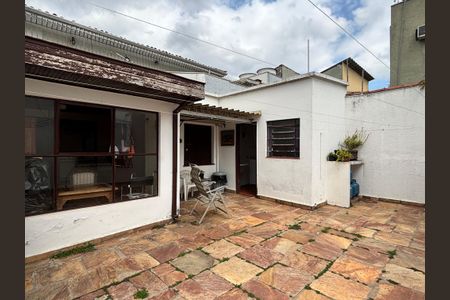 Casa à venda com 250m², 3 quartos e 6 vagas Casa à venda com 250m², 3 quartos e 6 vagasQuintal