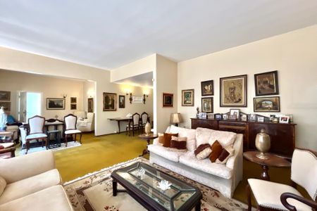 Casa à venda com 250m², 3 quartos e 6 vagas Casa à venda com 250m², 3 quartos e 6 vagasSala