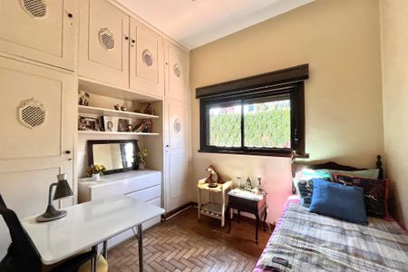 Casa à venda com 250m², 3 quartos e 6 vagas Casa à venda com 250m², 3 quartos e 6 vagasQuarto