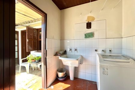 Casa à venda com 250m², 3 quartos e 6 vagas Casa à venda com 250m², 3 quartos e 6 vagasÁrea de Serviço