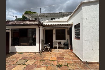 Casa à venda com 250m², 3 quartos e 6 vagas Casa à venda com 250m², 3 quartos e 6 vagasQuintal