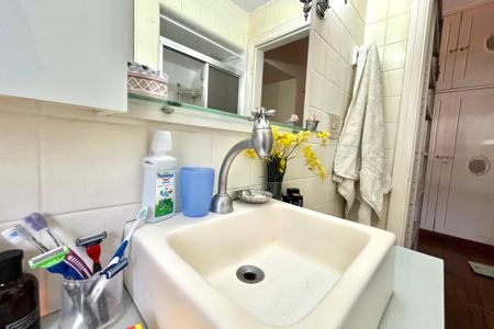 Casa à venda com 250m², 3 quartos e 6 vagas Casa à venda com 250m², 3 quartos e 6 vagasBanheiro da Suíte