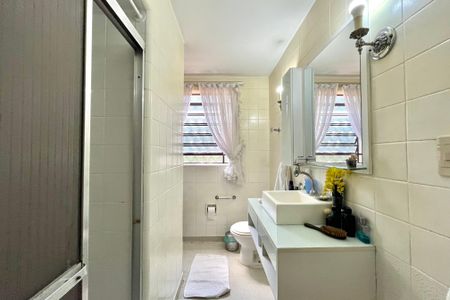 Casa à venda com 250m², 3 quartos e 6 vagas Casa à venda com 250m², 3 quartos e 6 vagasBanheiro da Suíte