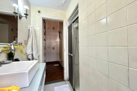 Casa à venda com 250m², 3 quartos e 6 vagas Casa à venda com 250m², 3 quartos e 6 vagasBanheiro da Suíte