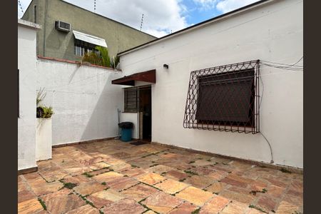 Casa à venda com 250m², 3 quartos e 6 vagas Casa à venda com 250m², 3 quartos e 6 vagasQuintal