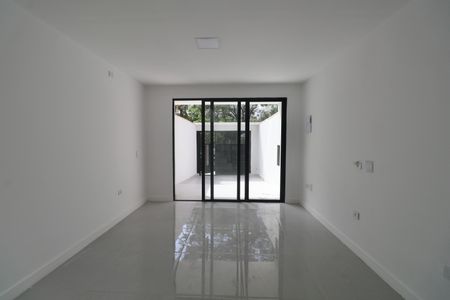 Sala de casa para alugar com 2 quartos, 120m² em Jardim Las Palmas, Guarujá