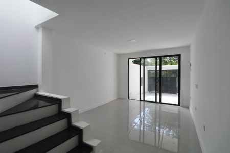 Sala de casa para alugar com 2 quartos, 120m² em Jardim Las Palmas, Guarujá