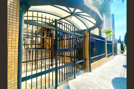 Apartamento para alugar com 82m², 3 quartos e 2 vagas Apartamento para alugar com 82m², 3 quartos e 2 vagasFachada