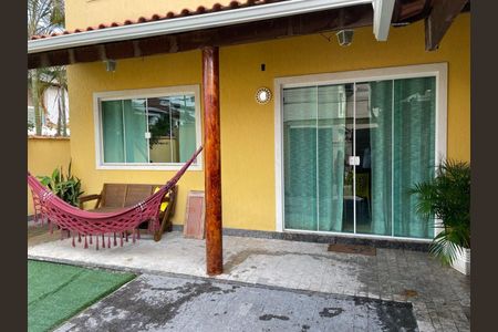 Casa de condomínio à venda com 120m², 4 quartos e 2 vagasQuintal