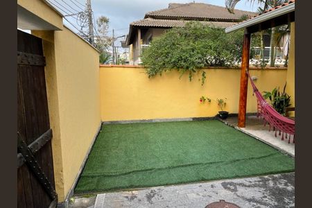 Casa de condomínio à venda com 120m², 4 quartos e 2 vagasQuintal