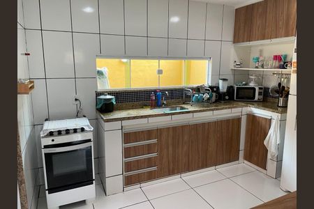 Casa de condomínio à venda com 120m², 4 quartos e 2 vagasCozinha 