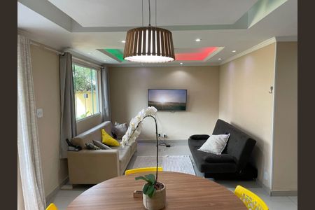 Casa de condomínio à venda com 120m², 4 quartos e 2 vagasSala