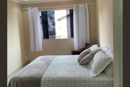 Casa de condomínio à venda com 120m², 4 quartos e 2 vagasSuíte