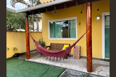 Casa de condomínio à venda com 120m², 4 quartos e 2 vagasQuintal