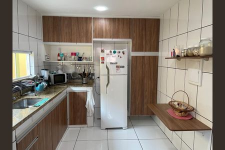 Casa de condomínio à venda com 120m², 4 quartos e 2 vagasCozinha 