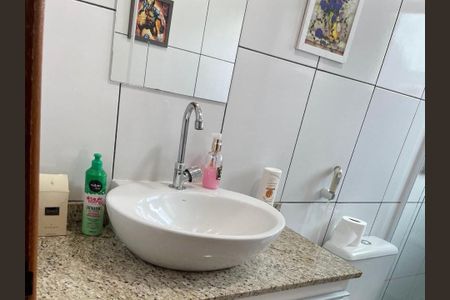 Casa de condomínio à venda com 120m², 4 quartos e 2 vagasBanheiro Social
