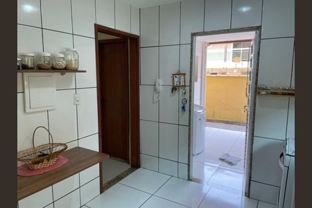 Casa de condomínio à venda com 120m², 4 quartos e 2 vagasCozinha 