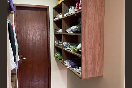 Casa de condomínio à venda com 120m², 4 quartos e 2 vagasCloset da suíte