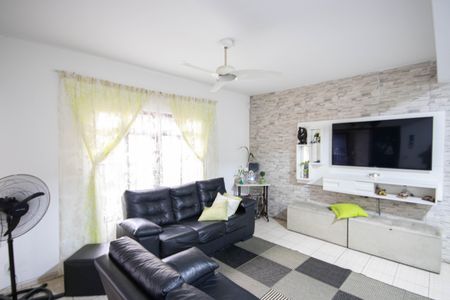 Casa à venda com 166m², 3 quartos e 2 vagasSala