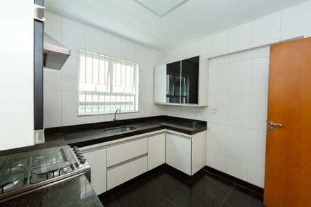 Apartamento à venda com 180m², 3 quartos e 2 vagasCozinha