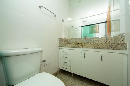 Apartamento à venda com 180m², 3 quartos e 2 vagasBanheiro da Suíte