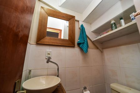 Casa à venda com 106m², 3 quartos e 2 vagasLavabo