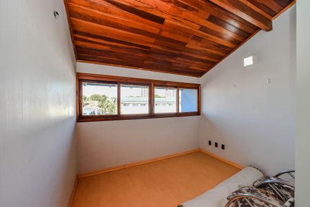 Casa à venda com 106m², 3 quartos e 2 vagasSotão