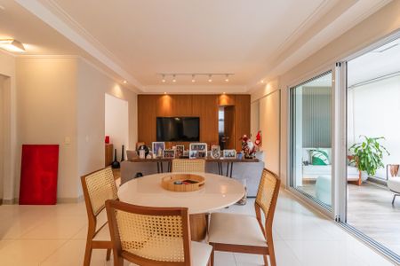 Apartamento à venda com 156m², 2 quartos e 2 vagas Apartamento à venda com 156m², 2 quartos e 2 vagasSala