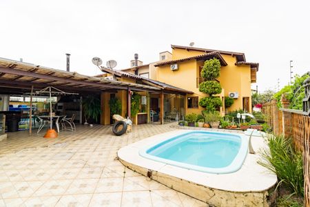 Casa à venda com 250m², 3 quartos e 4 vagasPiscina