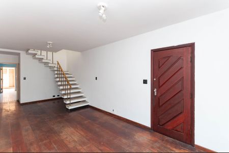 Casa à venda com 140m², 3 quartos e 1 vaga