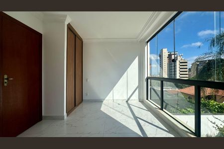 Casa à venda com 528m², 4 quartos e 6 vagasSuíte 1