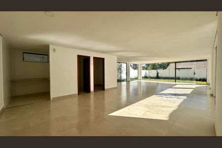 Casa à venda com 528m², 4 quartos e 6 vagasÁrea comum