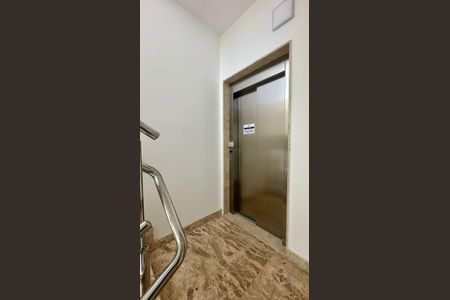 Casa à venda com 528m², 4 quartos e 6 vagasElevador